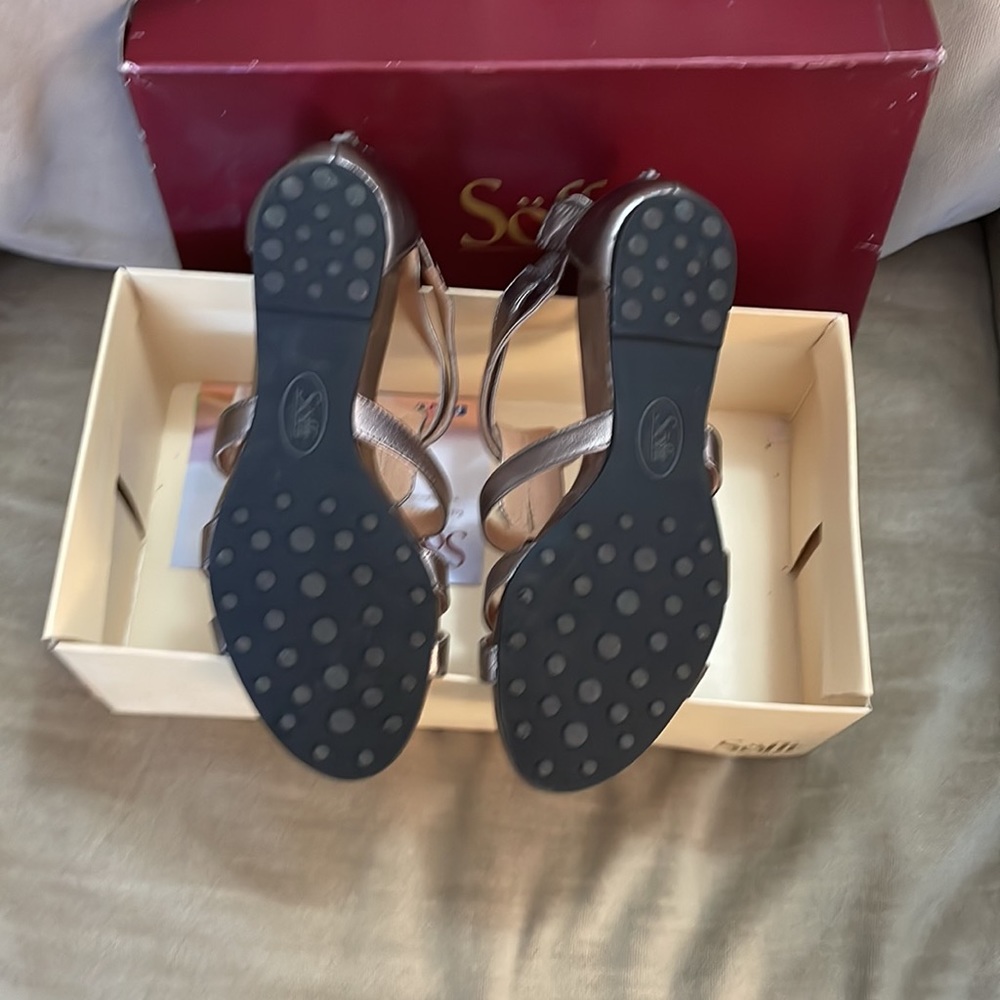 NWOT Söfft Gladiator style low wedge - Picture 5 of 8
